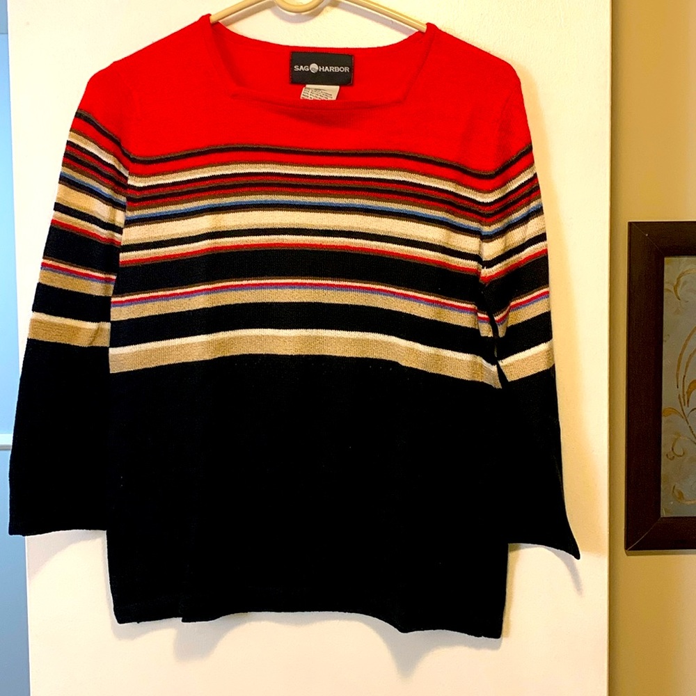 Women’s Sag Harbor top, red, black, beige. Size Small